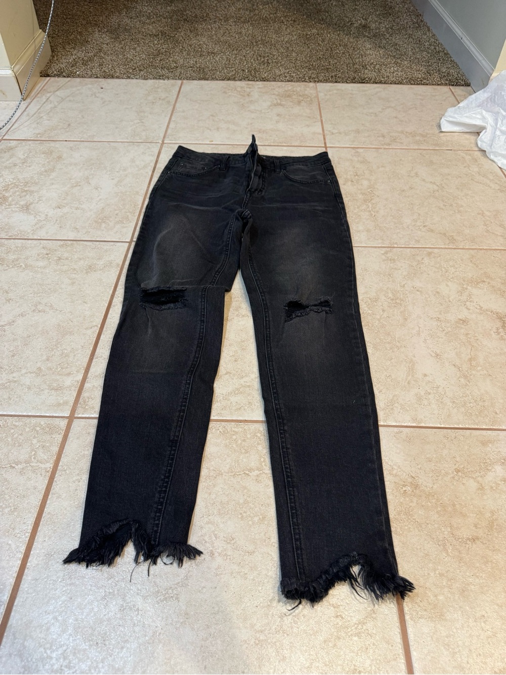 Black Distressed Women’s Jeans - Frayed Hem